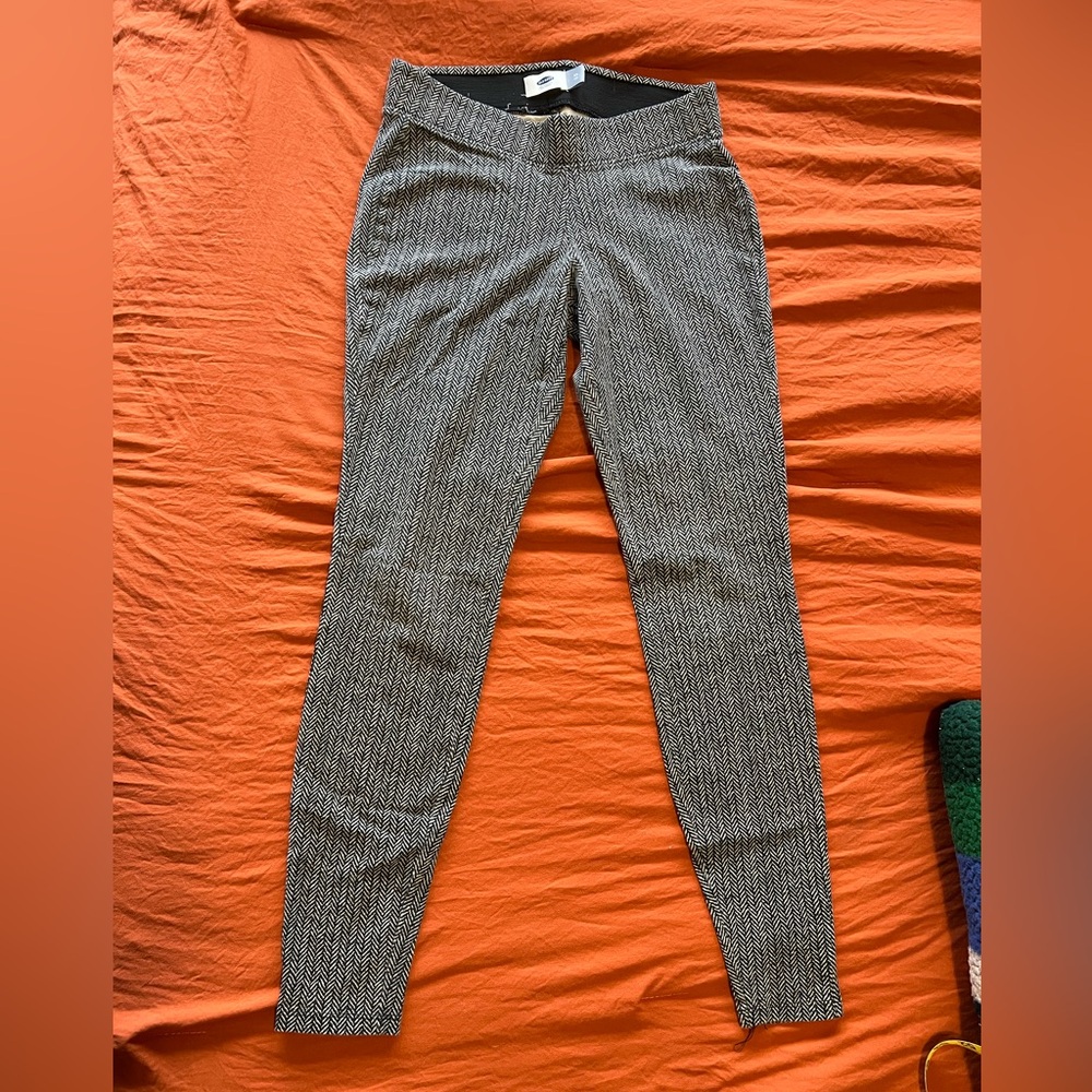 Old Navy Black and White Herringbone Pants